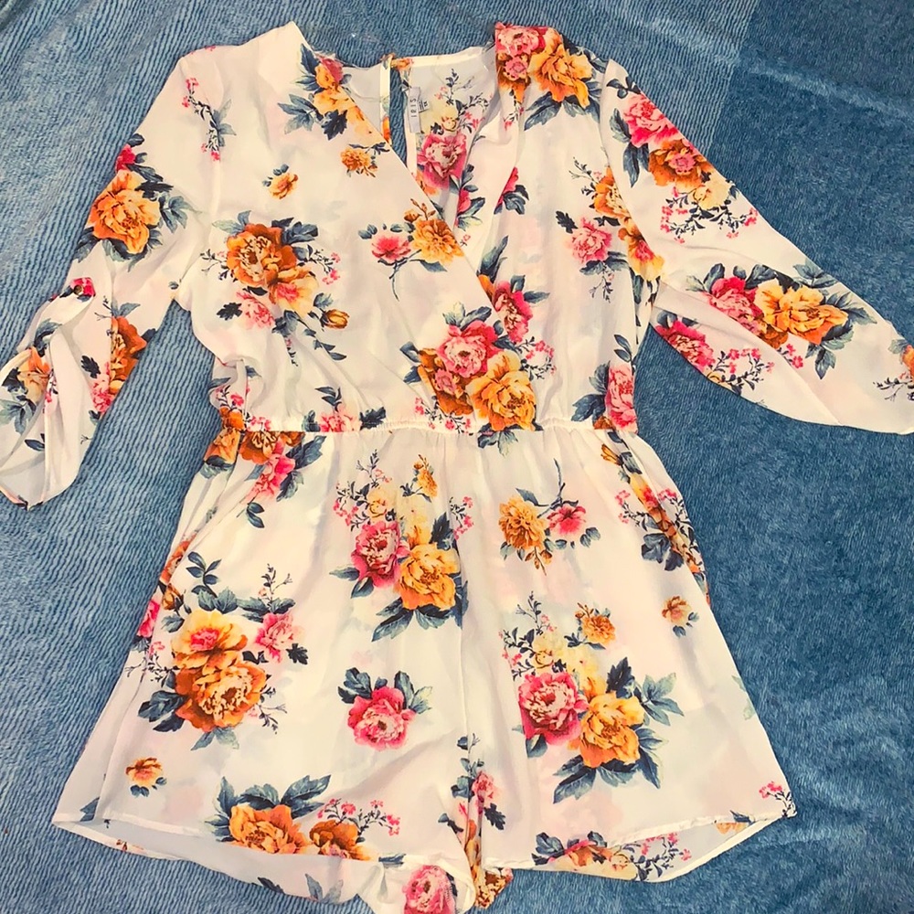White floral quarter sleeve romper